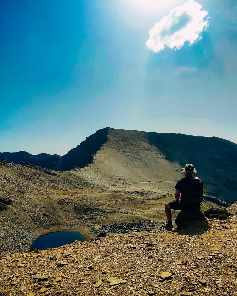 Parando a descansar de mi "paseo" a la cima del Mulhacén